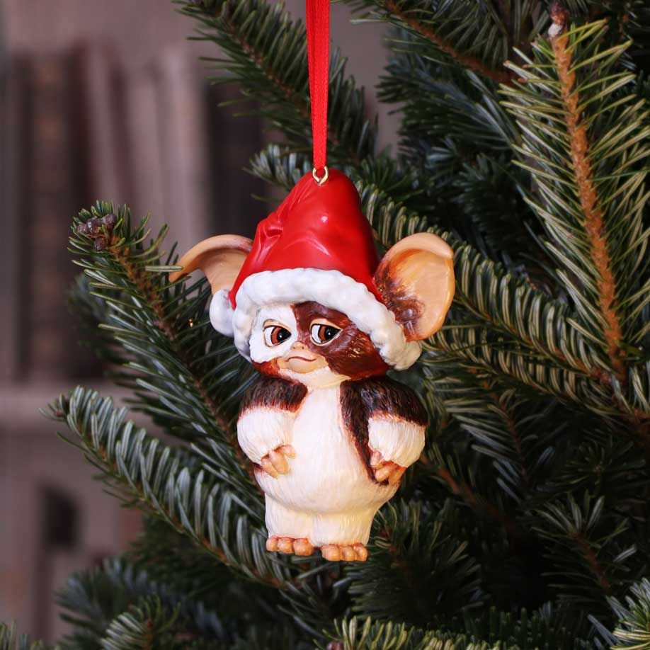 The Gremlins are coming to a tree near you! These new hanging tree ornaments will add some colour and festivity to your Yuletide celebrations! Looking as cute as can be, Gizmo is wearing his Santa hat, while giving a sideward glance (in your direction)! Approx 10.5cm.