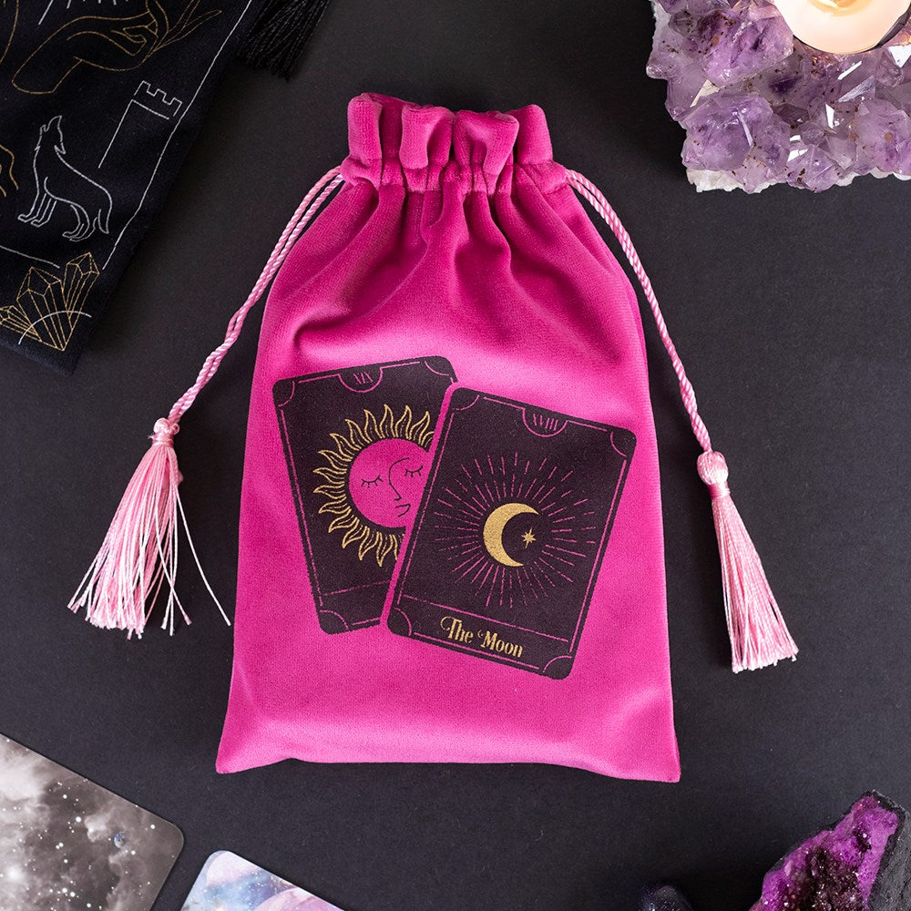 This velvet drawstring bag is the perfect place to keep tarot decks and oracle cards when not in use. Soft and luxurious with a stunning black and gold illustration of sun and moon tarot cards on the front. Designed by Something Different and part of 'The Fortune Teller' range of mystical gifts and home decor.