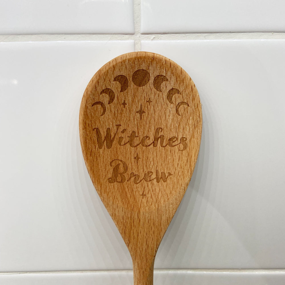 Stir up some magic with this wooden spoon that's a kitchen essential! 'Witches Brew' is carefully etched by hand using pyrography onto the front and makes this staple a bit more special. Use it for concocting spells, potions and bakes or as a decorative item on your kitchen wall. Dimensions: H: 30cm x W: 6.5cm x D: 1.2cm