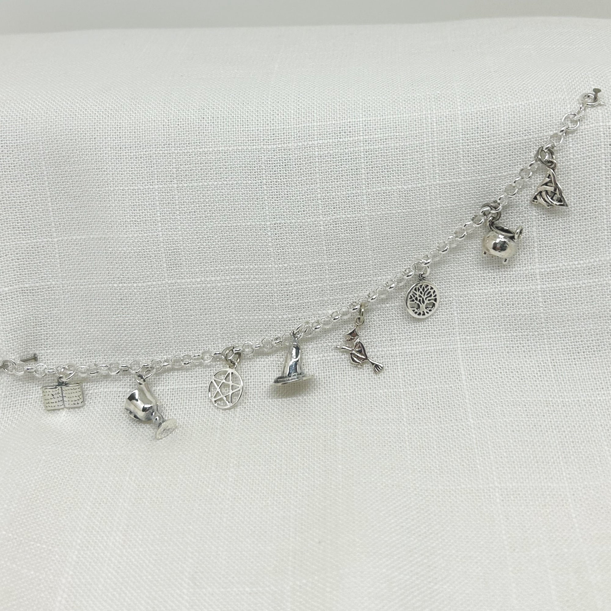 Silver Carnelian Chalcedony Glass Vintage Treasures Charm Bracelet 8 1/4