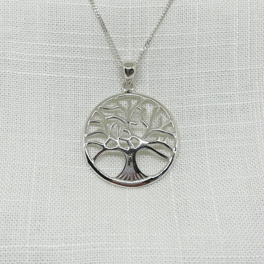 This beautiful extra large tree of life pendant is slightly convex with a high polish, giving it a great finish. The large detailed tree sits within an outer circle. The size of the pendant is approx under 3.5cm wide & 4.5cm long incl the bale. Comes complete on a 20 inch sterling silver chain and is gift boxed.