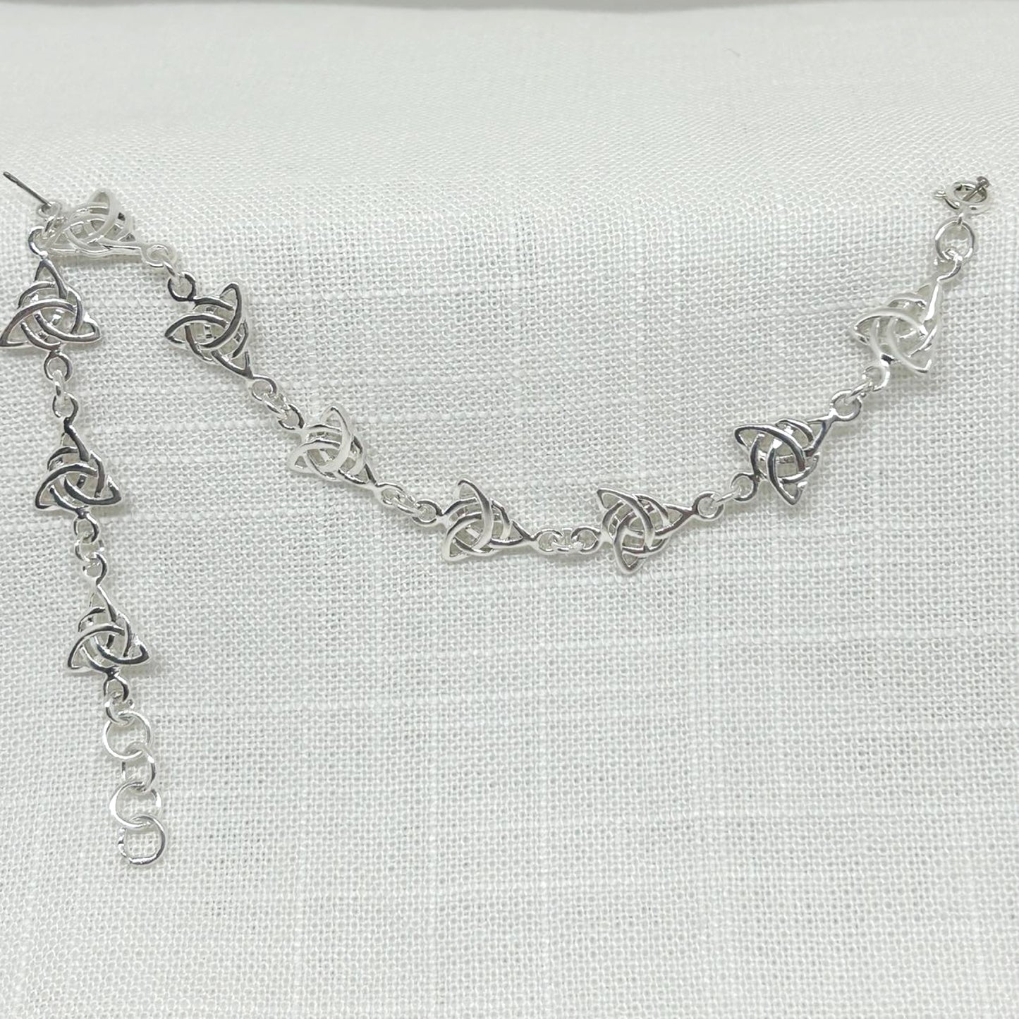 Made from .925 silver, this beautiful bracelet features 10 Triquetra symbols. The Triquetra is associated with the Maiden, Mother and Crone, the triple aspects of the Goddess in ancient Pagan Celtic times. Size is approx 7.75inches and adjustable up to 8.5 inches. All jewellery comes gift boxed.