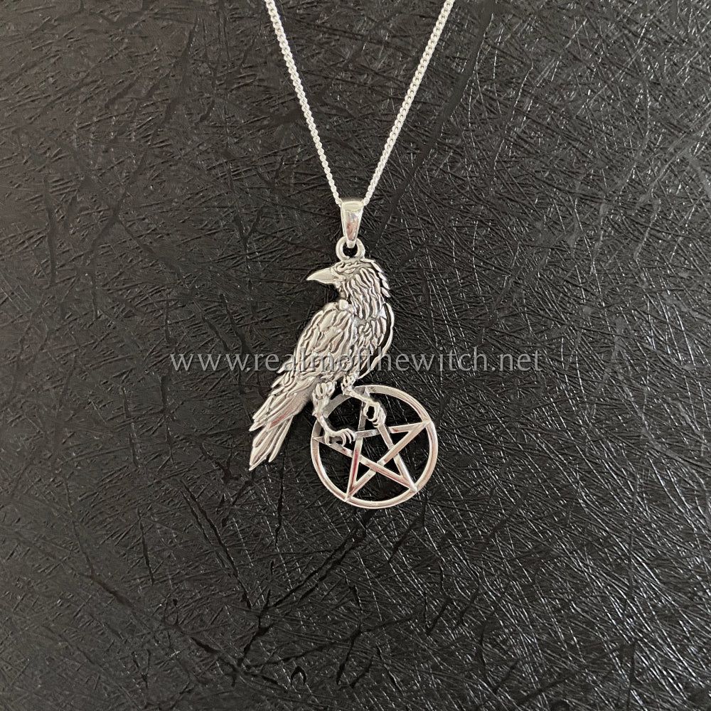 This .925 silver raven clutches on to his pentacle as he looks around him. Including the bale the pendant is approx 4cm long and comes with a 20" sterling silver chain and is gift boxed.