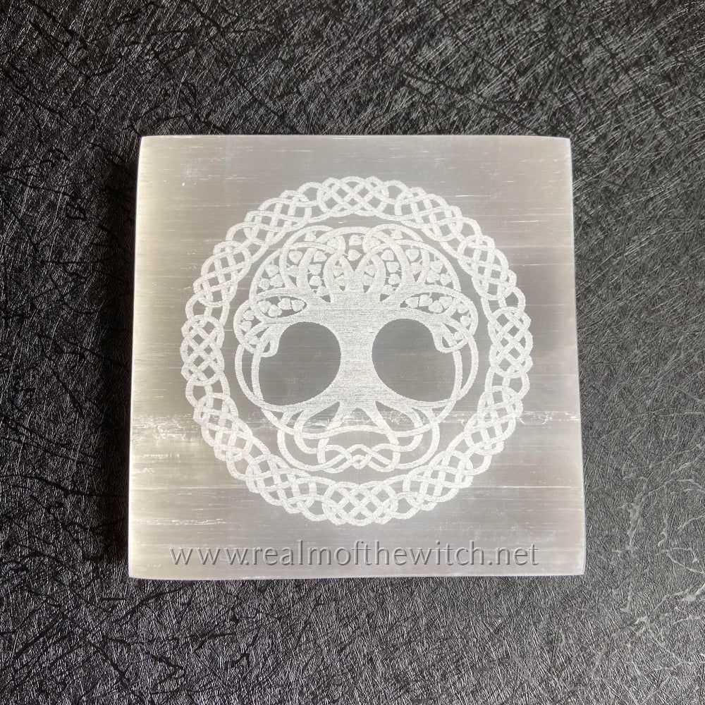 Beautifully etched with the Tree of Life and a Celtic knot work around it, this Selenite charging plate will help to cleanse and clear all forms of negativity from your crystals or jewellery.