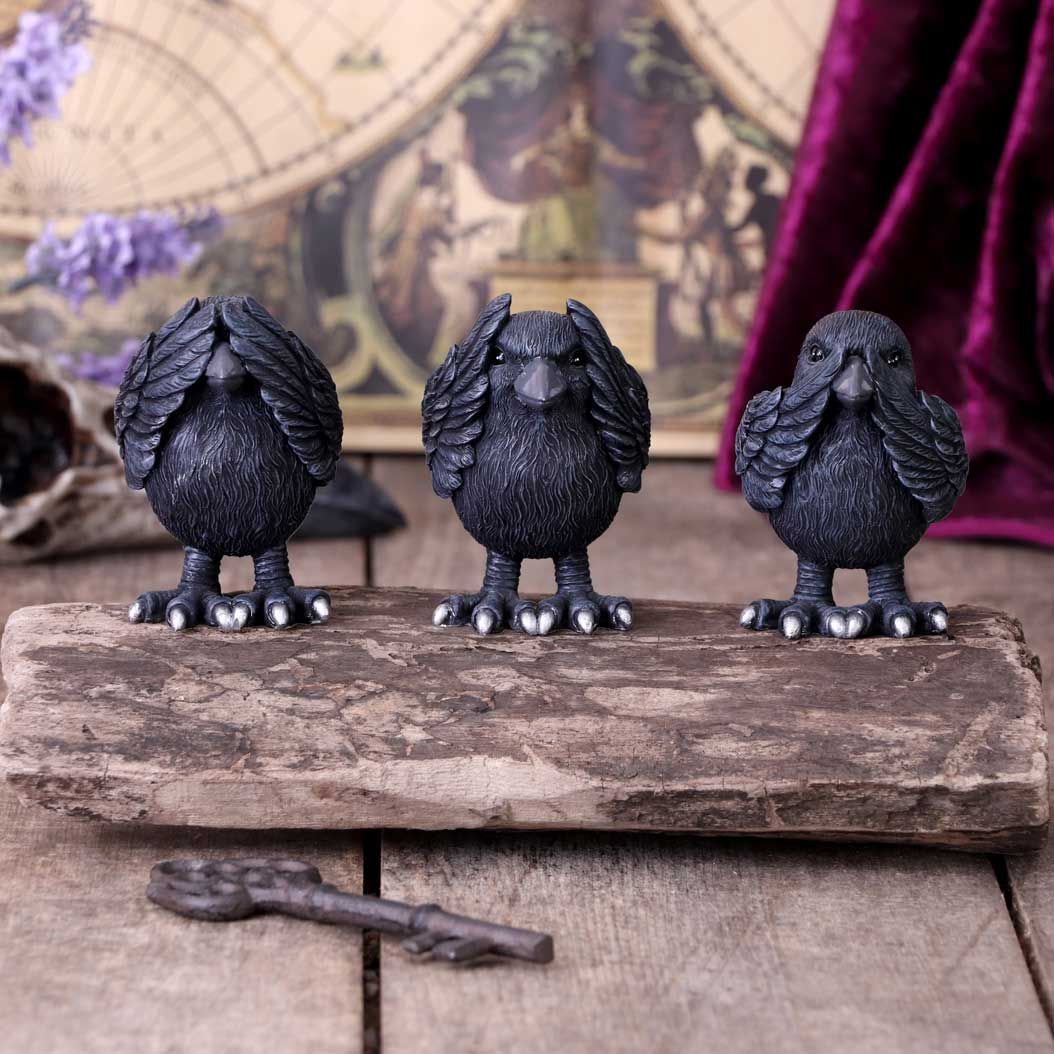 These cute corvids are acting out the ancient proverb by Confucius "See no evil, hear no evil, speak no evil," with one raven covering his eyes, the second covering his ears and the third covering his beak! These would make the 'caw-fect' gift for any raven fan! 8.7cm tall