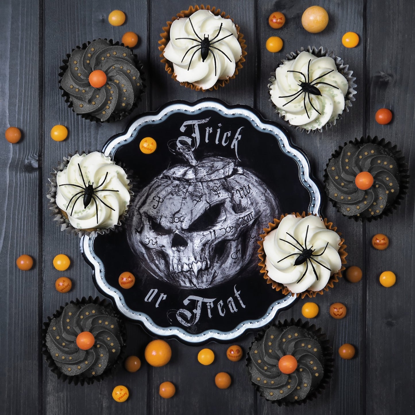 This 'Trick or Treat' trivet/serving plate is not just for Halloween. Display treats all year round on this darkly beautiful piece. Always be at the ready with spooks and shocks with this ghoulish serving plate! Hide the design beneath your favourite cake and once eaten this surprise pumpkin skull artwork will be the talking point amongst your friends and family.