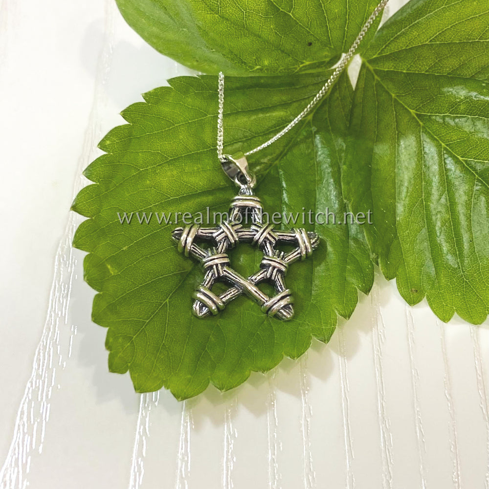 This beautifully crafted 925 silver pentagram necklace design is made by twigs and bound together with twine to create a realistic rustic look.  Size is approx 3cm including the bale. It comes complete with a 20" sterling silver curb chain and is gift boxed.