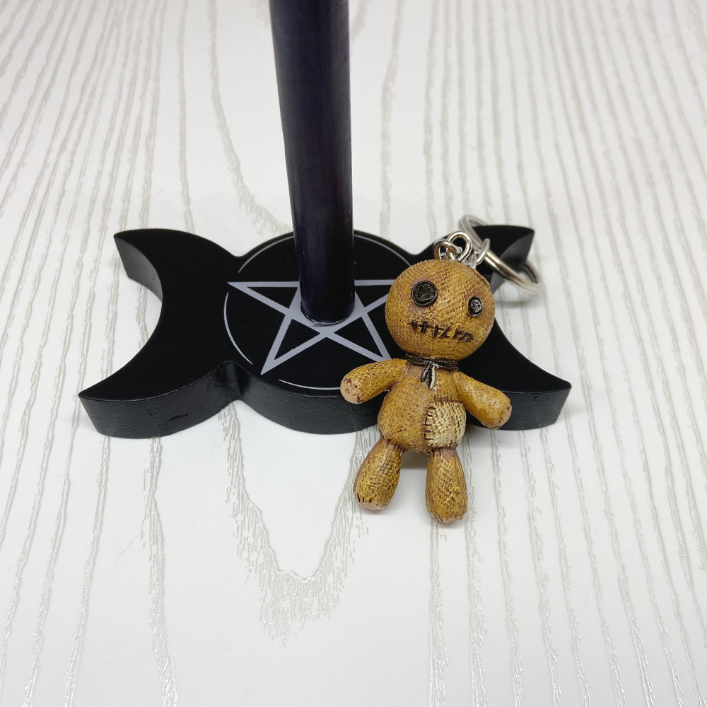 These cute little resin voodoo doll keyrings have buttons for eyes, a stitched mouth and a body covered with patches. A spooky addition to your set of keys or to hang from your purse or wallet.  Size: 6cm