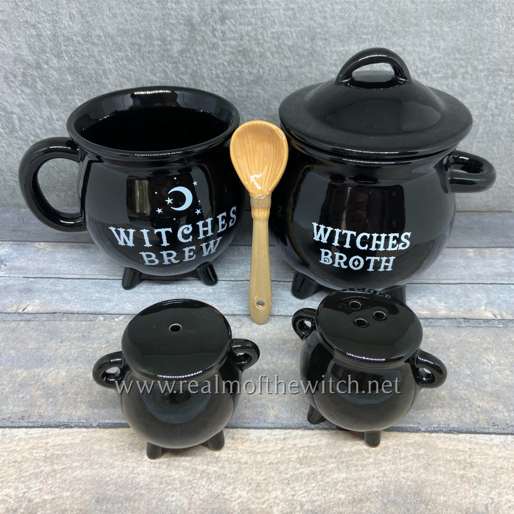 This beautiful black cauldron lunch set includes: 1 x Witches Brew Cauldron Mug, 1 x Witches Broth Cauldron Soup Bowl with Broomstick Spoon, 1 x Cauldron Cruet Set. It's everything a Witch needs for lunch or a light meal. Bought separately, this set would cost £43.97 but bought as a set, this is on special offer. 
