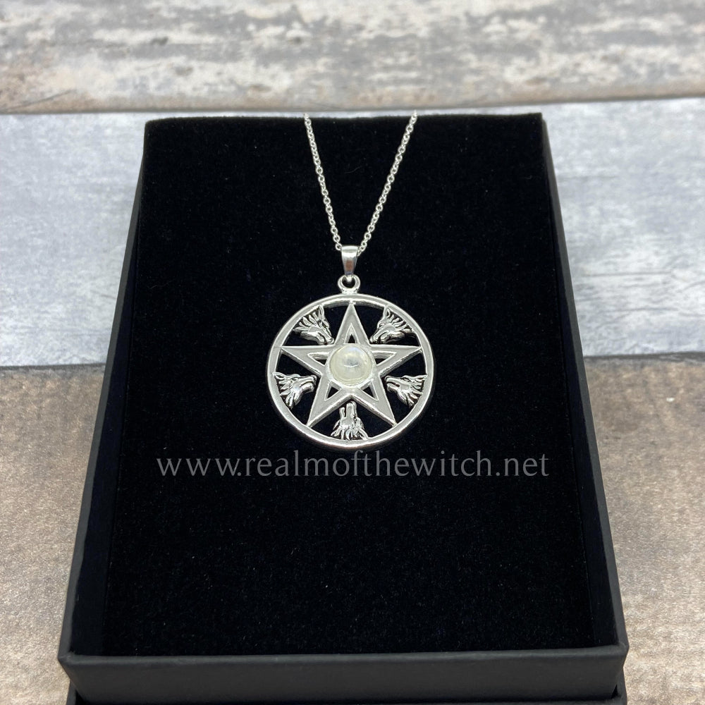 This large wolf head pentacle pendant is approx 3.75cm including bale. The pendant has a gorgeous rainbow moonstone crystal in the centre along with a pentagram and 5 wolf heads within it. Finished with a high polish and comes on a 20" sterling silver cable chain. All jewellery comes gift boxed.